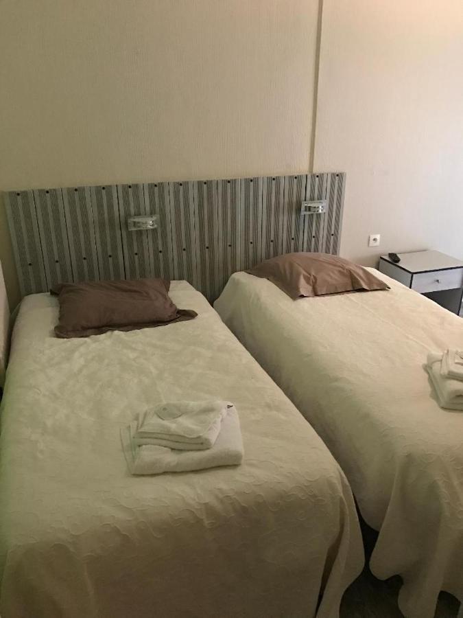 Le Vigeant Hotel Du Viaduc מראה חיצוני תמונה