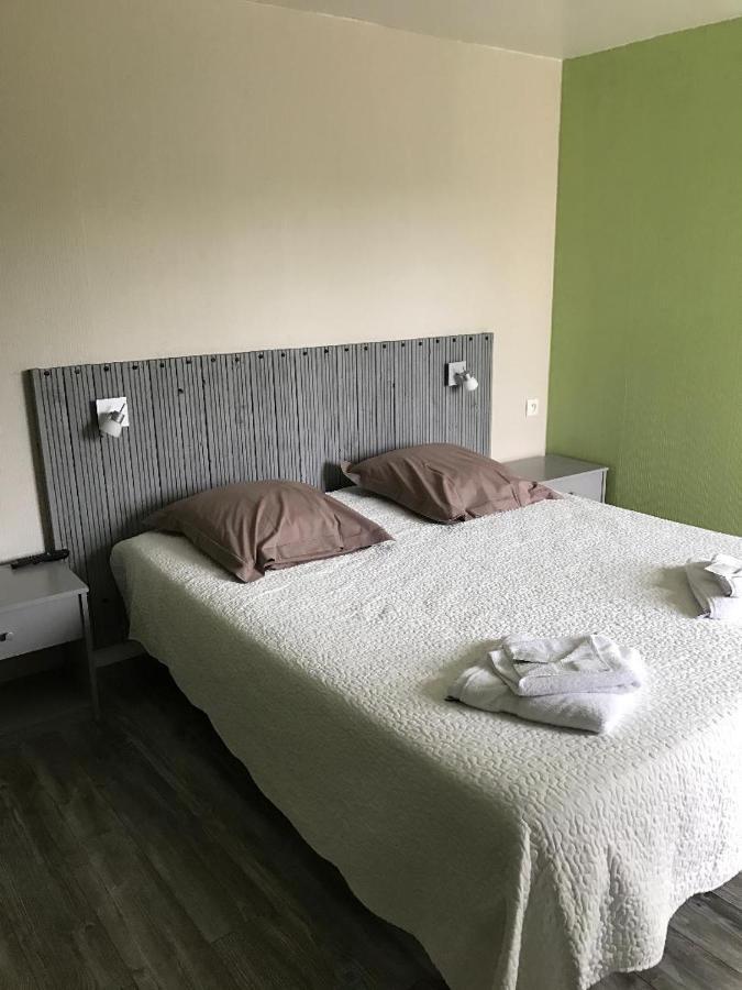 Le Vigeant Hotel Du Viaduc מראה חיצוני תמונה